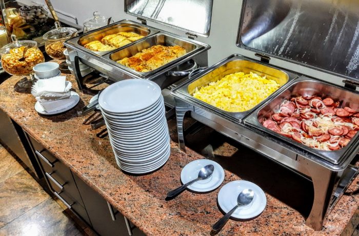 Café da manhã (opcional servido no Hotel Cardum)